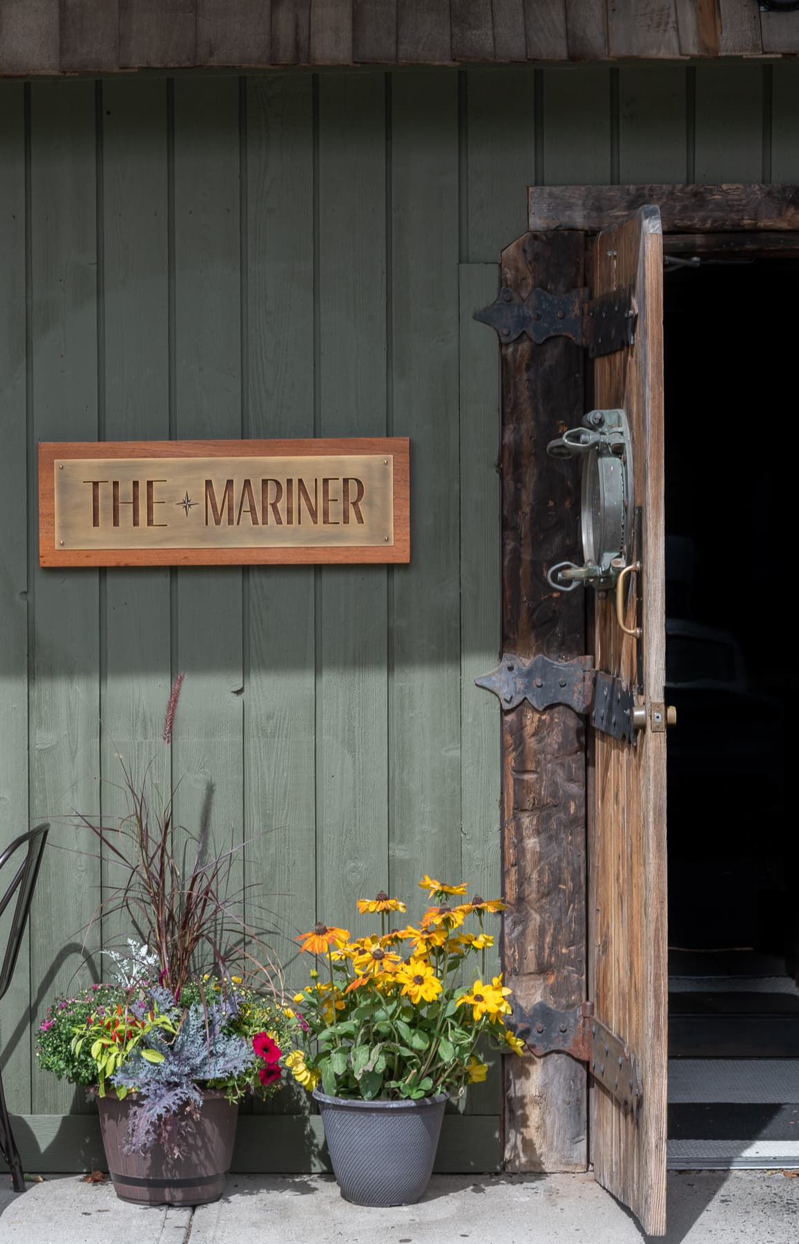 The front entrance of The Mariner Tavern in Ridgefield, Connecticut